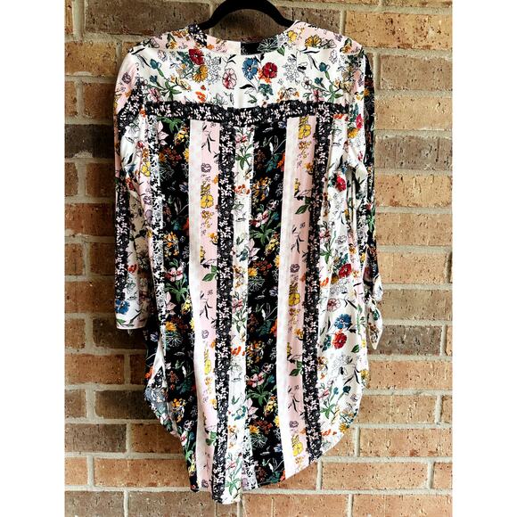 Intro. Heart button down floral blouse medium - Picture 2 of 6